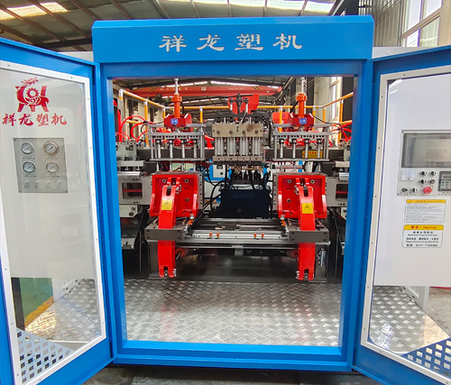 全自動(dòng)一出四吹瓶機(jī)